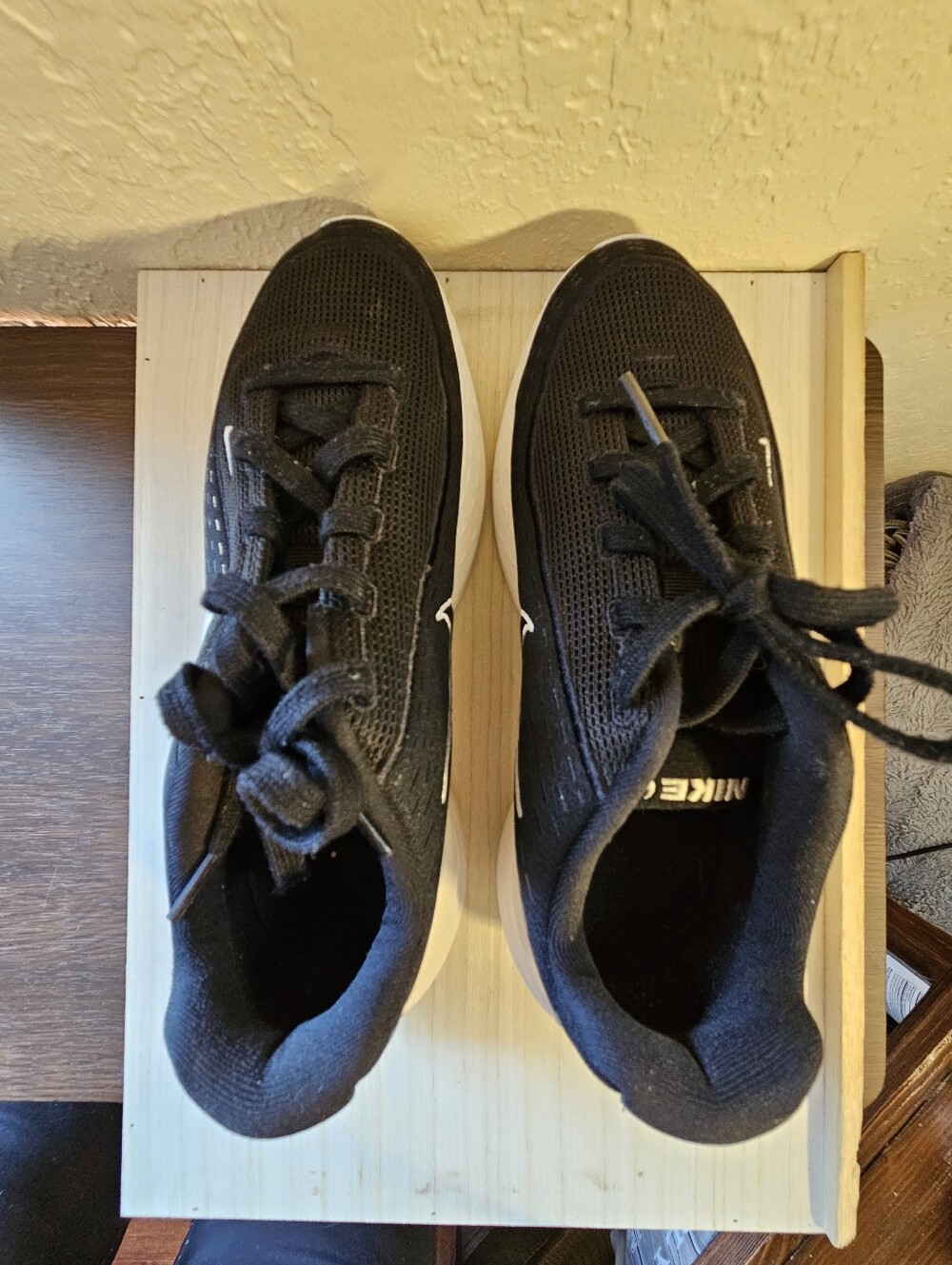 Nike Uplift SC Women’s Running Shoes Black White Chunky Sneakers Size 8.5
